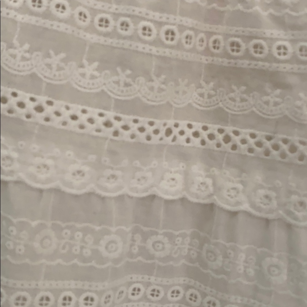White top - Picture 2 of 4